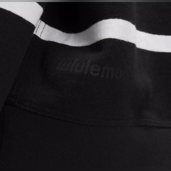 NWOT Lululemon Perfectly Oversized Cropped Crew *Stripe
Boundless Stripe Black - Picture 4 of 10
